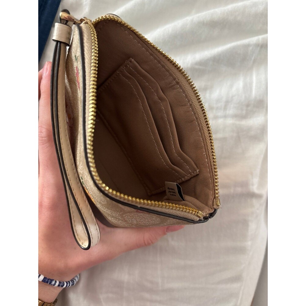 Coach flower Wristlet - Picture 2 of 3